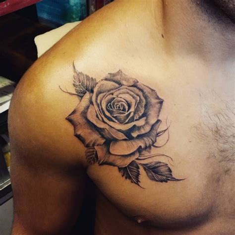 rosas en el pecho hombre|La posición de un tatuaje de rosa en el pecho en 3。